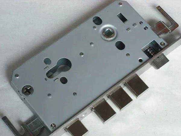 乌伊岭24小时上门开锁公司